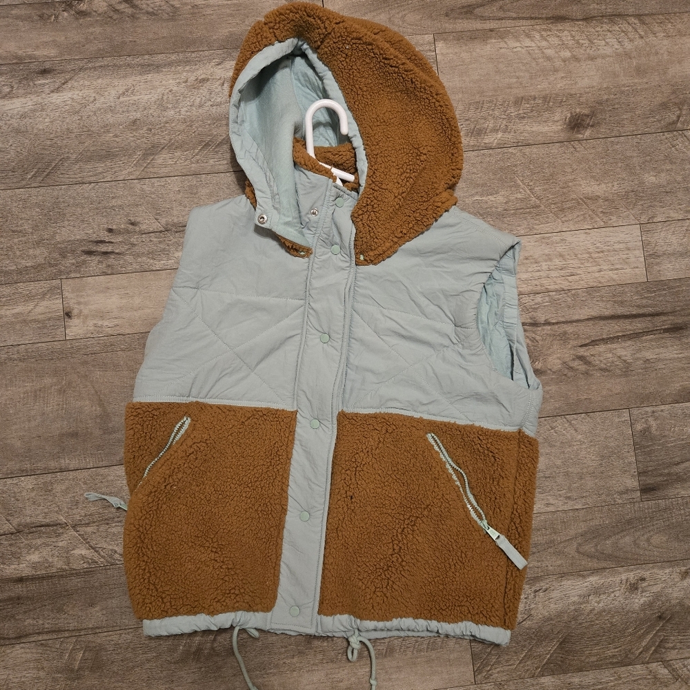 FP Sherpa Vest with Hood